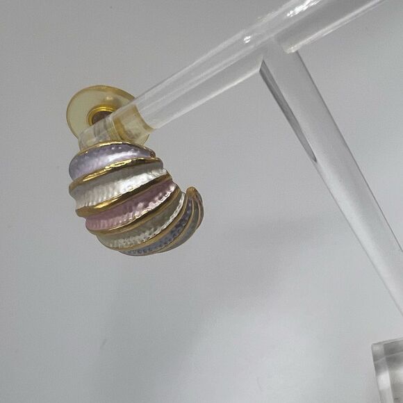 Vintage Pastel and Gold Tone Earrings - Picture 3 of 9